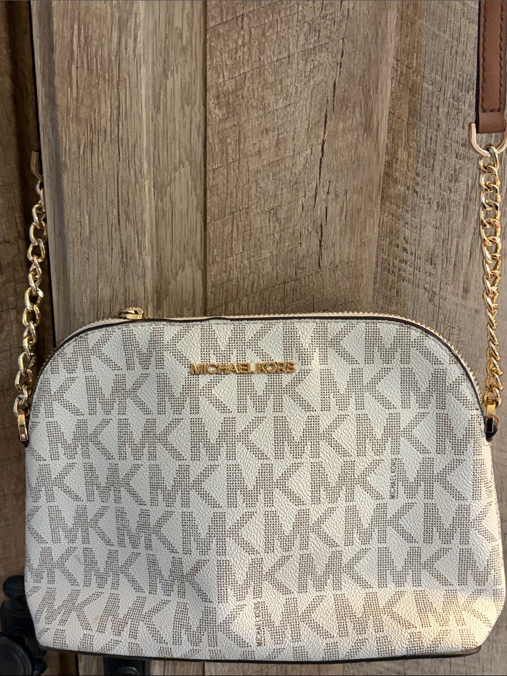 Michael Kors Cindy dome Cream & Beige MK Logo Crossbody Gold Chain Leather - Picture 1 of 12